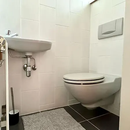 5 Bedroom I Winter Garden I Near Metro *