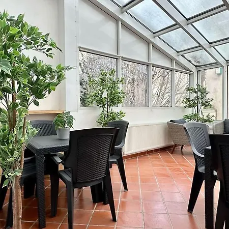Apartment 5 Bedroom I Winter Garden I Near Metro