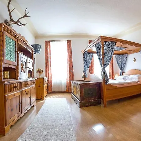 Urania Hotel 3*