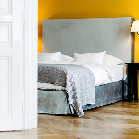 Small Luxury Altstadt Hotel 4*