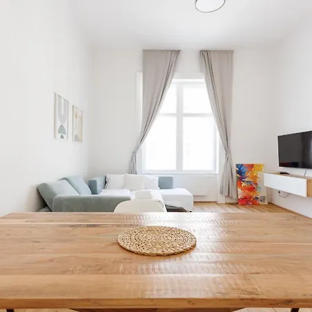 Apartment 4ty3 - Stadtpark Is Calling