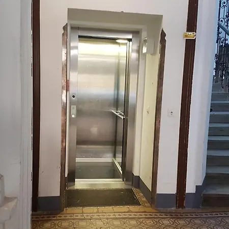 Gorgeous Viennese 10 Min To Center Apartment Vienna