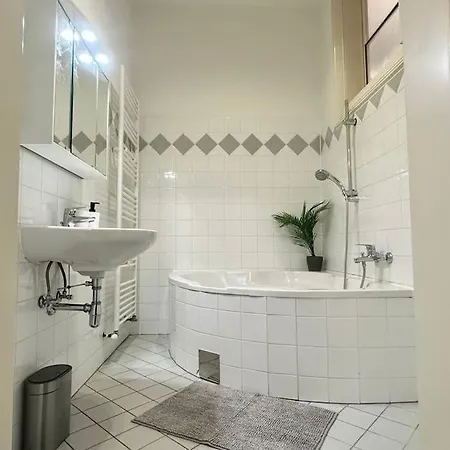 Spacious Living I Luxury Design Apartment