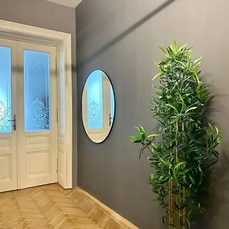 Spacious Living I Luxury Design Apartment