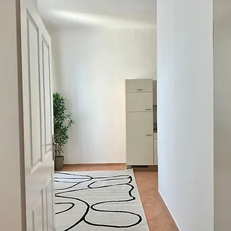 Spacious Living I Luxury Design Apartment
