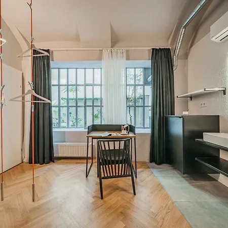 Easy Flat Living *