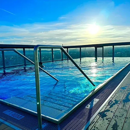 Sky I Rooftop Pool I Netflix Apartament