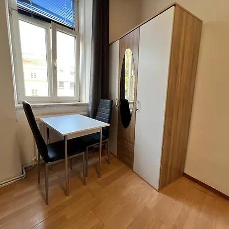 Welcoming 3br Shared Apt-near Bahnhof Meidling * Vienna