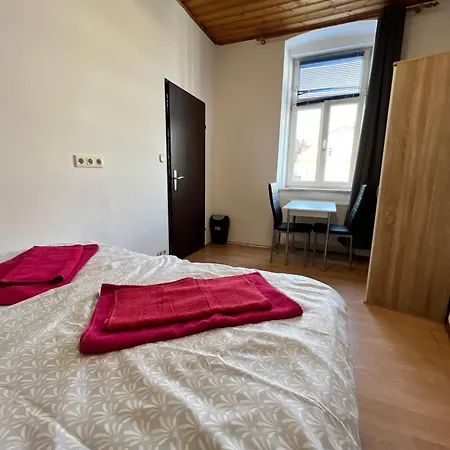 Welcoming 3br Shared Apt-near Bahnhof Meidling Apartment