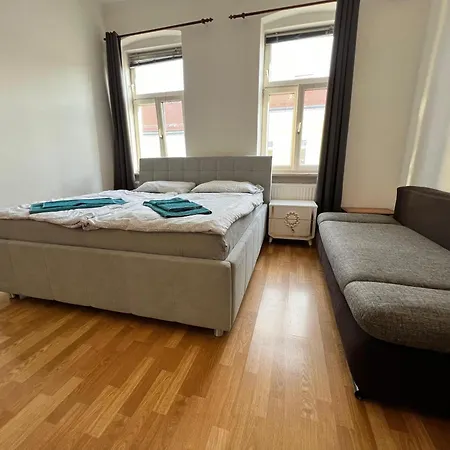 Welcoming 3br Shared Apt-near Bahnhof Meidling