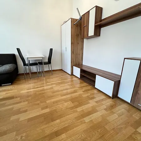 Apartment Welcoming 3br Shared Apt-near Bahnhof Meidling