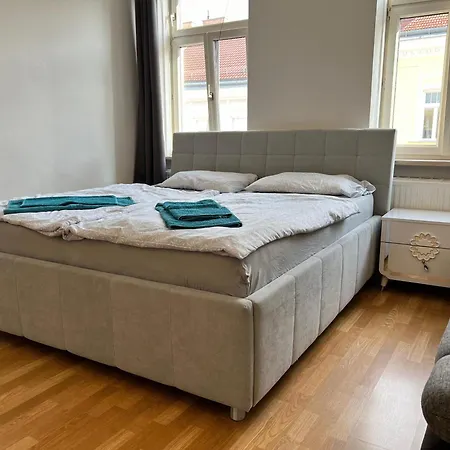 Welcoming 3br Shared Apt-near Bahnhof Meidling *