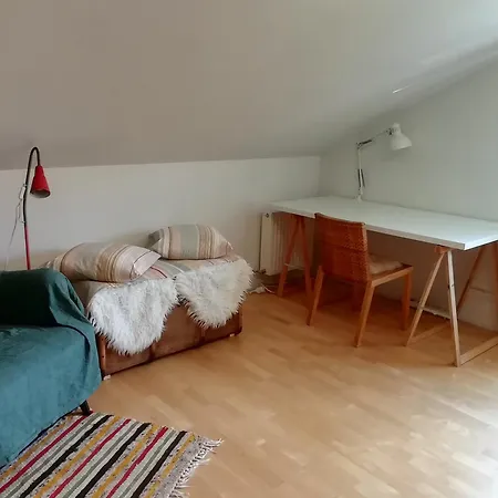 Cosy In House With Garden Habitación en casa particular *