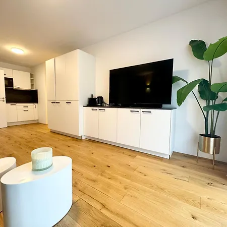 Apartment Mit Balkon