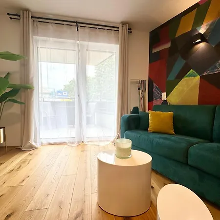 Apartment Mit Balkon *