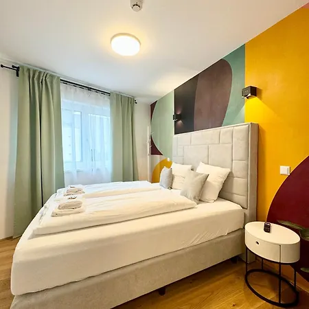 Apartment Mit Balkon *