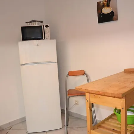 Apartment 1090