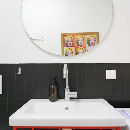 Vibrant Design - Full Kitchen - Wi-fi - 18 Mins To Centre Apartment Vienna
