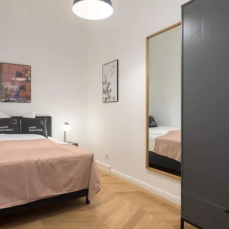 Limehome Karajangasse
