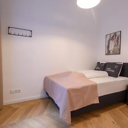 Limehome Karajangasse Apartment *