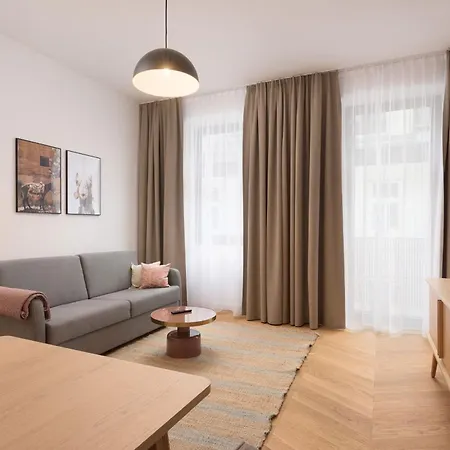 Limehome Karajangasse