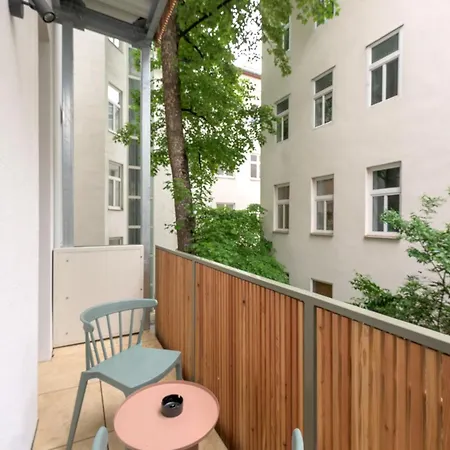 Limehome Karajangasse *