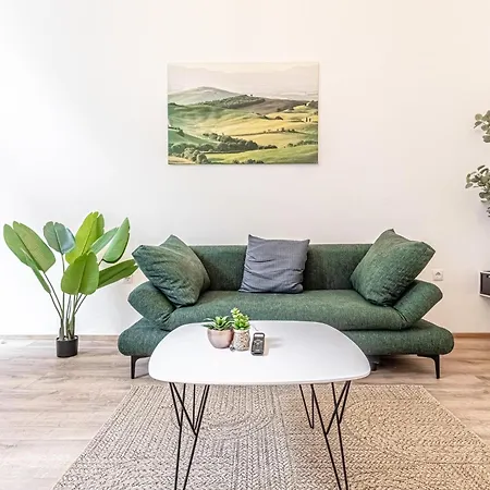 18 Min To Center Via U3 - Lovely 1br Ground Floor Gem *