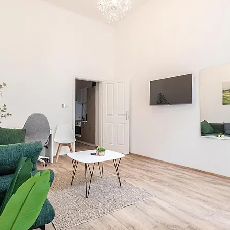 18 Min To Center Via U3 - Lovely 1br Ground Floor Gem *