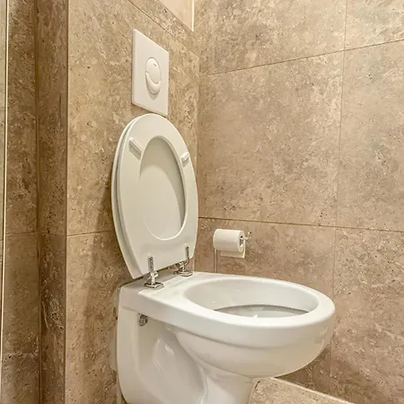 18 Min To Center Via U3 - Lovely 1br Ground Floor Gem