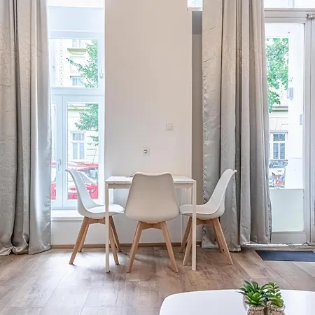 18 Min To Center Via U3 - Lovely 1br Ground Floor Gem Διαμέρισμα Βιέννη