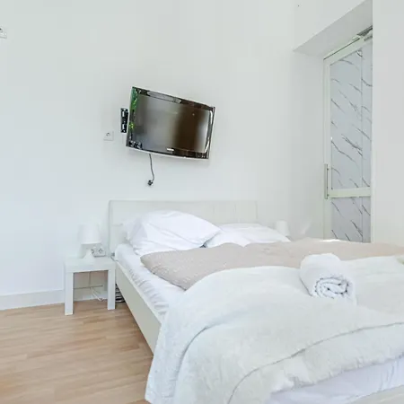 Loevly Shared 6br With Garden Near Danube & Millenium * Vienna