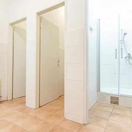 Loevly Shared 6br With Garden Near Danube & Millenium Vienna