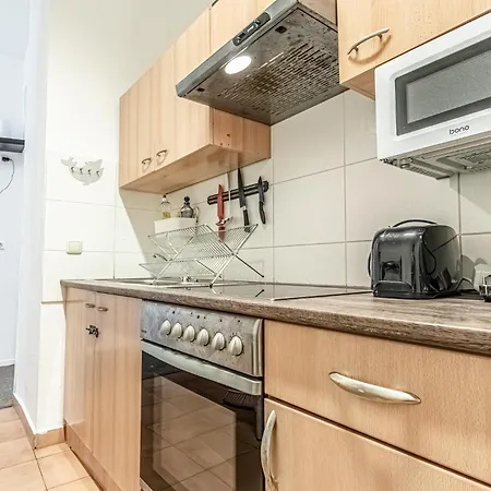 Loevly Shared 6br With Garden Near Danube & Millenium Apartment Vienna