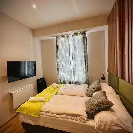 4-br Apt, Ideal For Groups, 6-min To Stadthalle Apartamento *