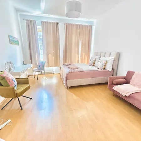 Apartment The Rose - Near Schoenbrunn Palace Vienna