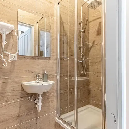 Wiener Stadthalle Boutique - Ideal For Couples * Wenen