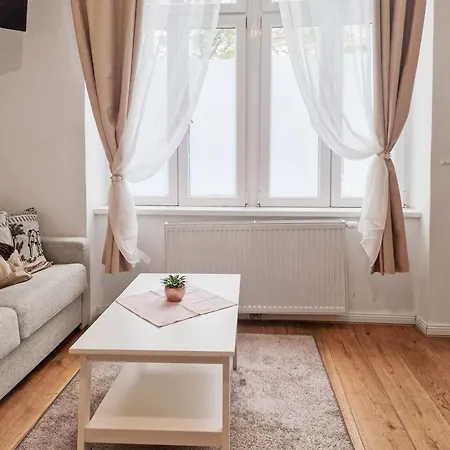 Augarten Garden Apartment Vienna