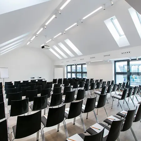 Arcotel Donauzentrum 4*
