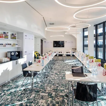 Arcotel Donauzentrum 4* Vídeň