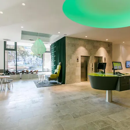 Arcotel Donauzentrum 4*