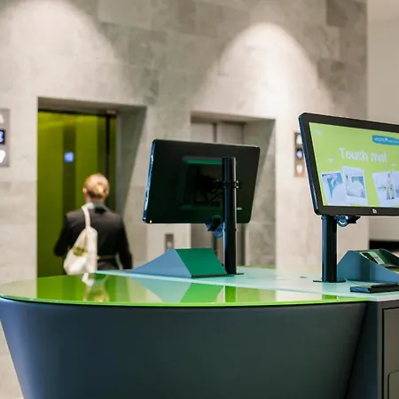 Arcotel Donauzentrum Hotel 4*