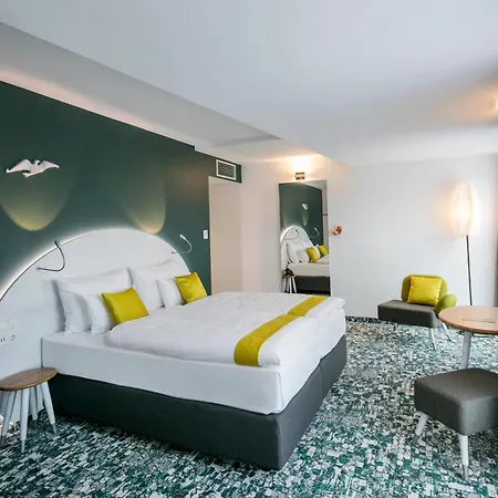 Arcotel Donauzentrum 4*