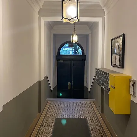 Luxury Apartment *