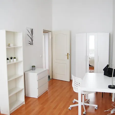 4-bedroom In Central Location In Hipp 3rd District Apartment *