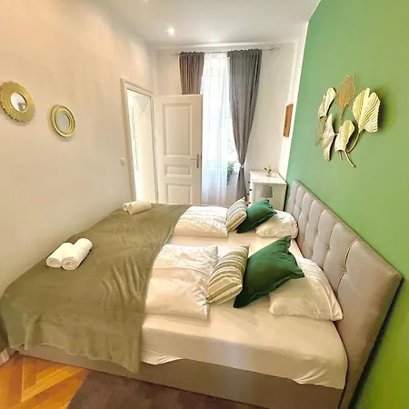 Boutique Newly Renovated Apartment