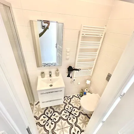 Boutique Newly Renovated Apartment