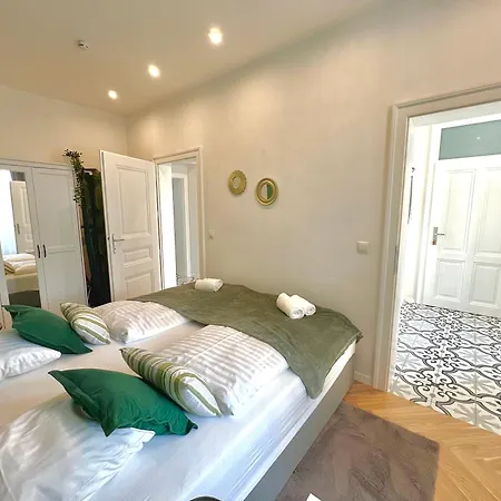 Apartment Boutique Newly Renovated
