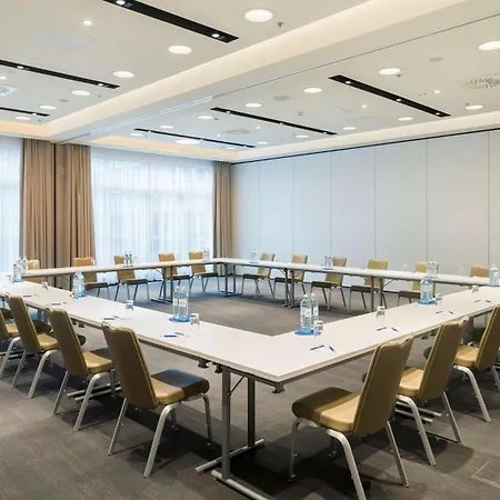 إن إتش دانوب سيتي 4* فيينا