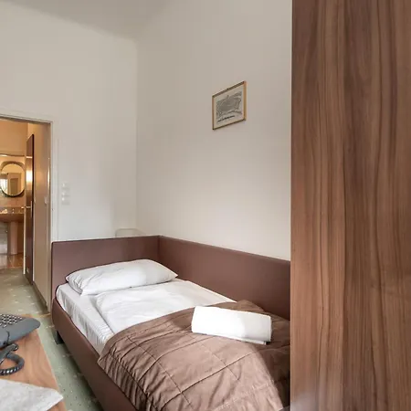 Bergwirt Schönbrunn Hotel 3*