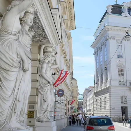 Elegance Palais Palffy Aparthotel 4*